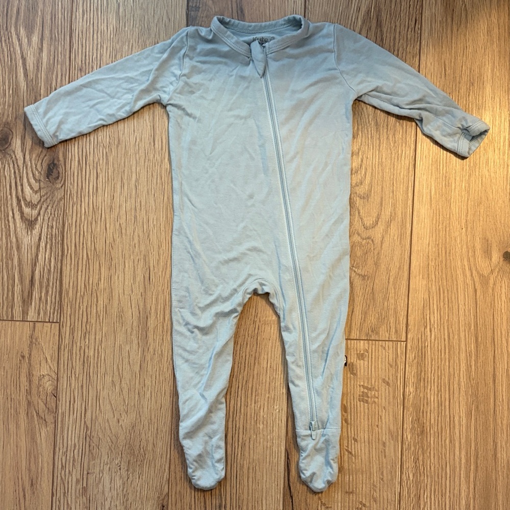 Kyte BABY Light Blue/ Grey Zip-Front Footed One-Piece